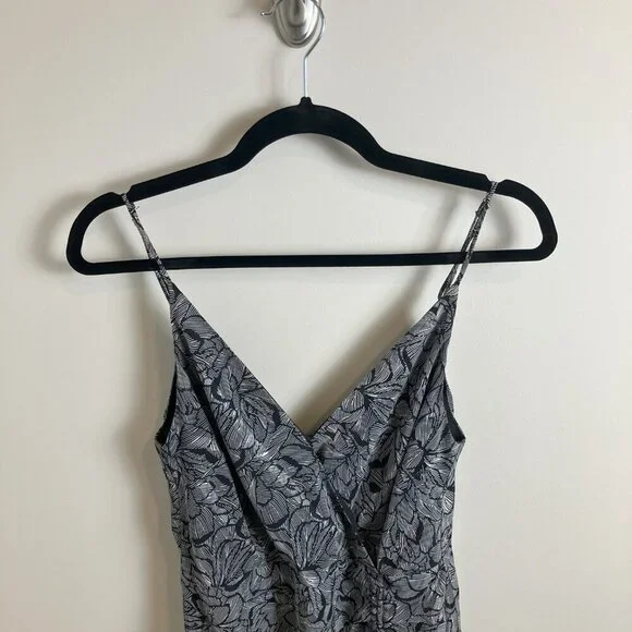 ASTR Mariah Ruched Floral Print Midi Dress in Black/White Medium - Picture 3 of 6